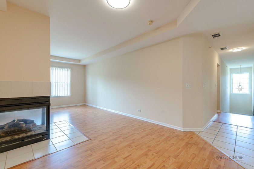 Welcome to this bright and spacious end-unit townhouse in the - photo 10
