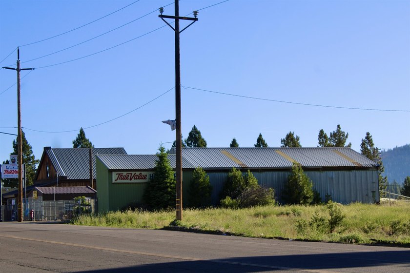 This well-known Westwood landmark sits on 1.26 acres and until - photo 15
