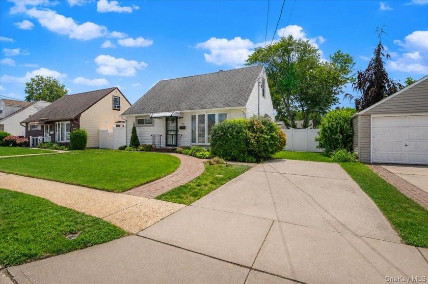 Welcome to 104 Franklin Place - a beautifully updated Cape - photo 2
