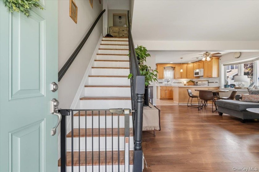 Welcome to 104 Franklin Place - a beautifully updated Cape - photo 3