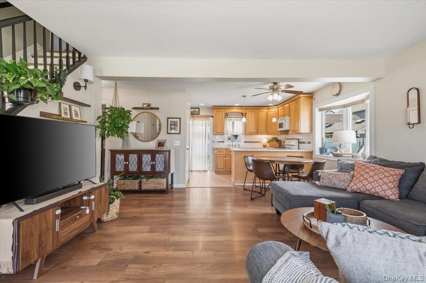 Welcome to 104 Franklin Place - a beautifully updated Cape - photo 5