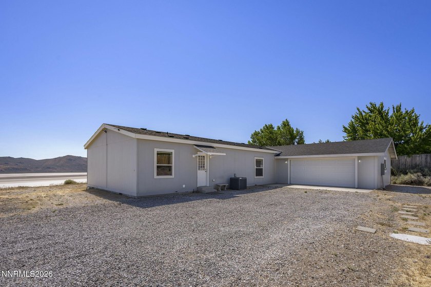 Enjoy the perfect blend of space, comfort, and panoramic Nevada - photo 3