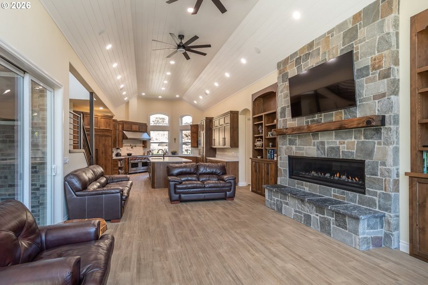 Luxury waterfront living on the backwaters of the North Umpqua - photo 5