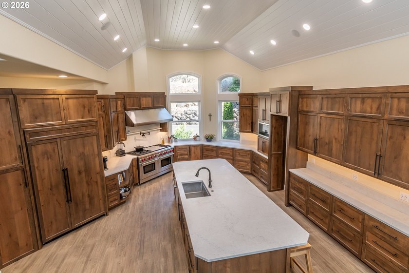 Luxury waterfront living on the backwaters of the North Umpqua - photo 7