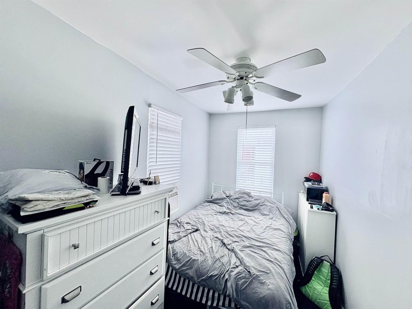 Adorable townhouse boasting an open and inviting floor plan. The - photo 8