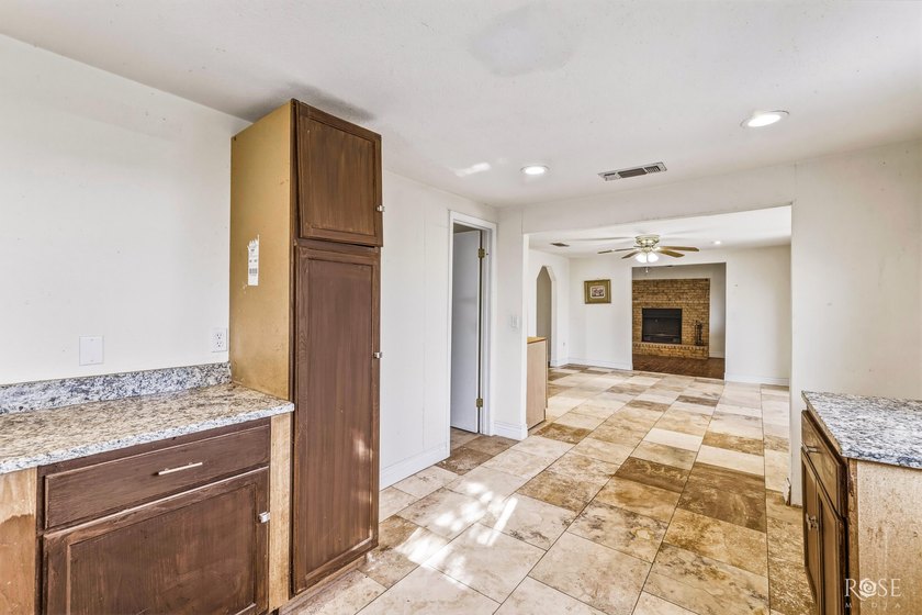 Looking for your own oasis in Robert Lee? Look no further! This - photo 13