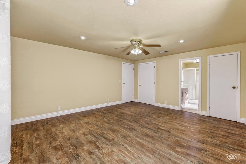 Looking for your own oasis in Robert Lee? Look no further! This - photo 17