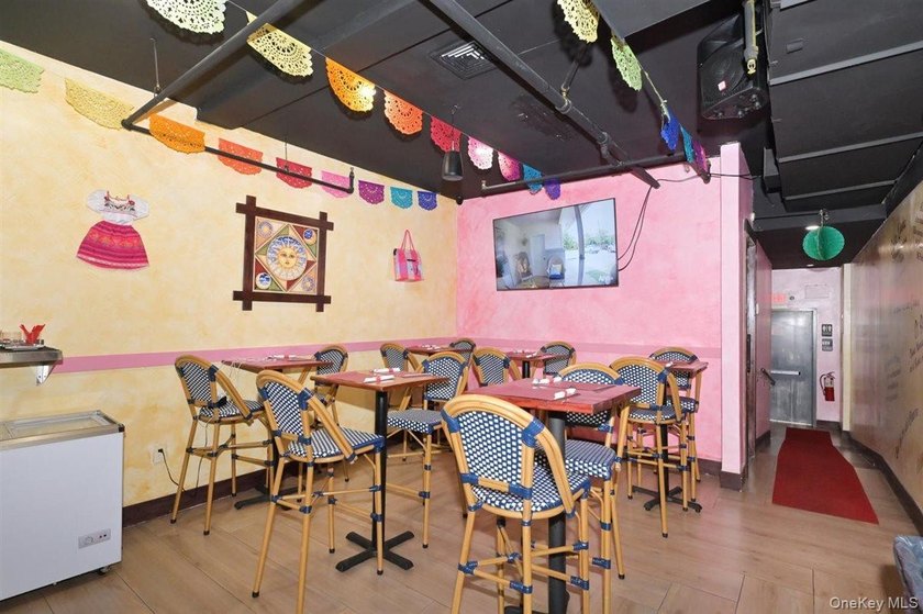 Welcome to Mama Rosa Restaurant, a warm and inviting dining - photo 18