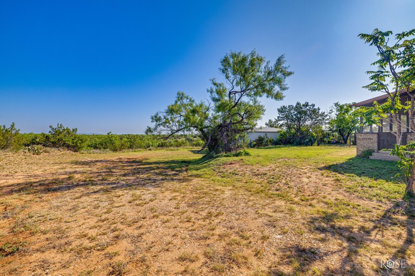 Looking for your own oasis in Robert Lee? Look no further! This - photo 25