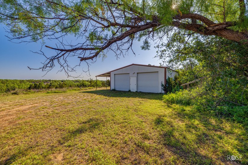 Looking for your own oasis in Robert Lee? Look no further! This - photo 26