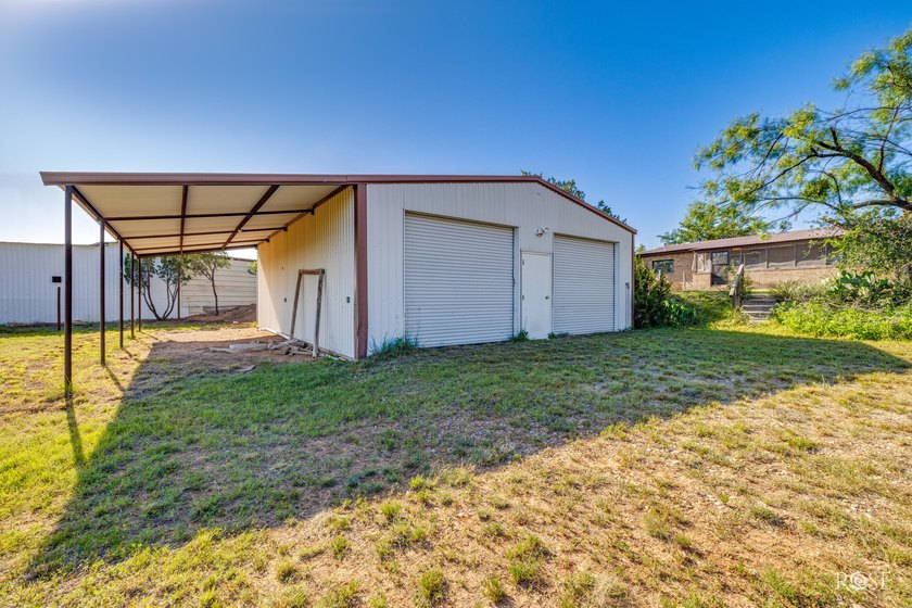 Looking for your own oasis in Robert Lee? Look no further! This - photo 28