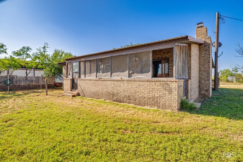 Looking for your own oasis in Robert Lee? Look no further! This - photo 31