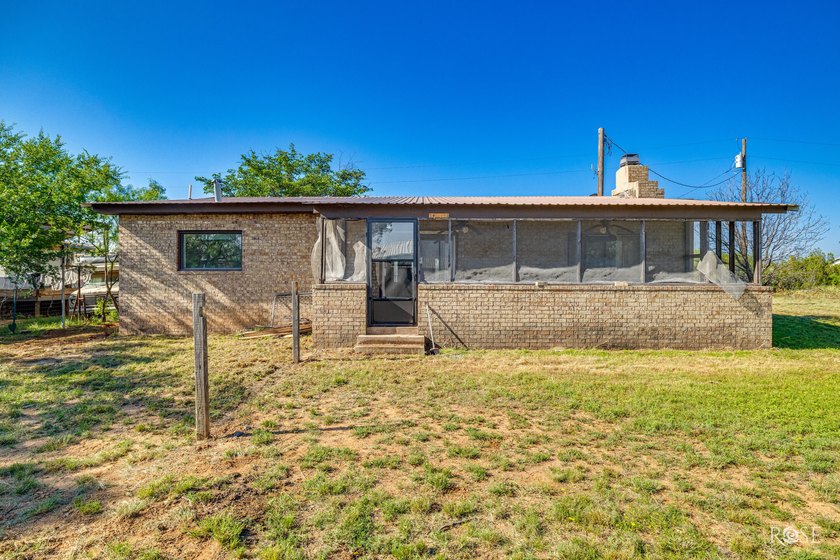 Looking for your own oasis in Robert Lee? Look no further! This - photo 32