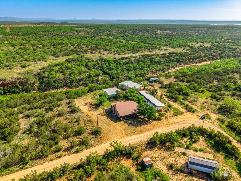 Looking for your own oasis in Robert Lee? Look no further! This - photo 35