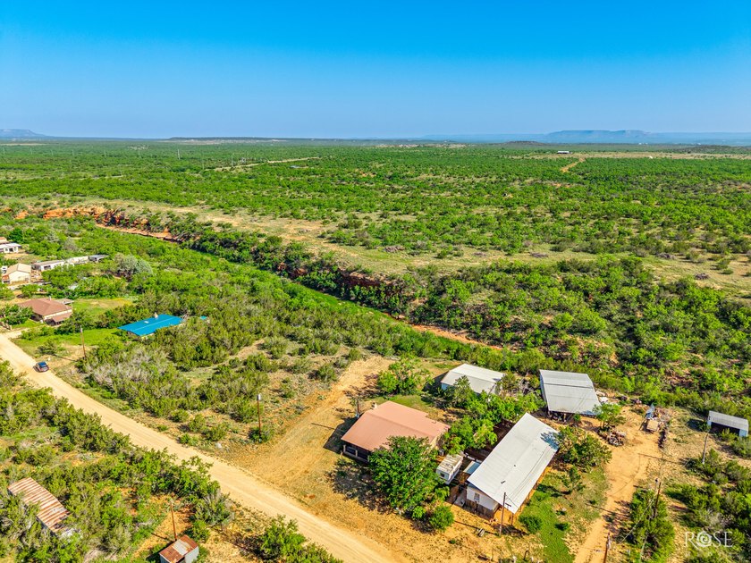 Looking for your own oasis in Robert Lee? Look no further! This - photo 40