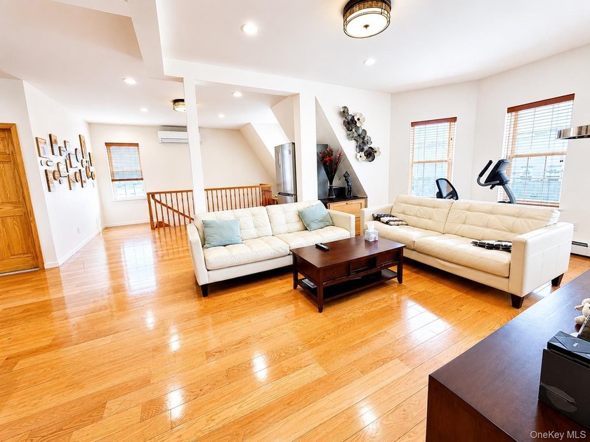 LOCATION LOCATION LOCATION !!!!! PROPERTY located at RIGHT BY - photo 4