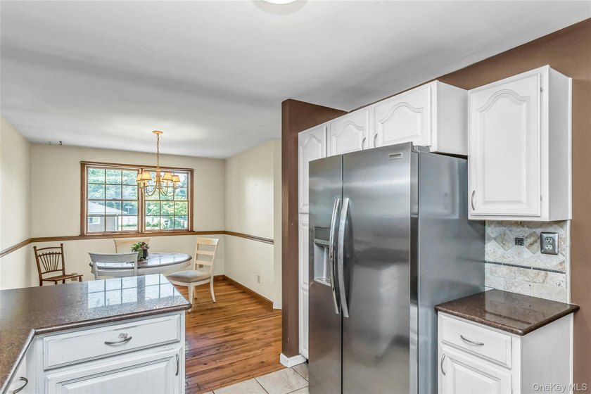 WELL LOVED AND READY FOR REFRESHING. 4 BR, 2 BATH, LR, DINING - photo 6
