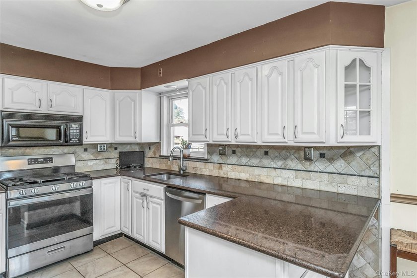 WELL LOVED AND READY FOR REFRESHING. 4 BR, 2 BATH, LR, DINING - photo 7