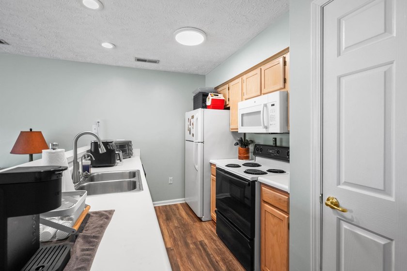 Welcome to 597 Blue River Court, a bright and well-maintained - photo 9
