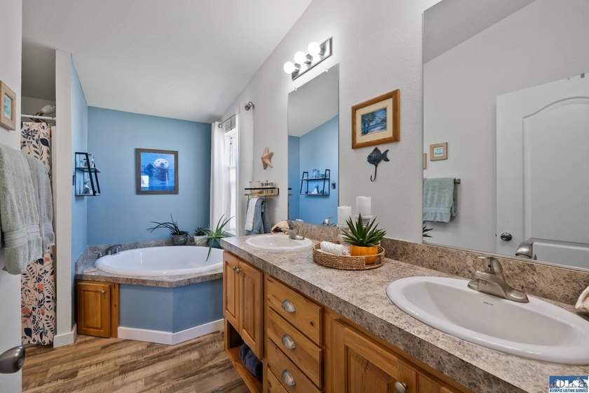 Welcome to this beautifully maintained 3-bedroom, 2-bath - photo 28
