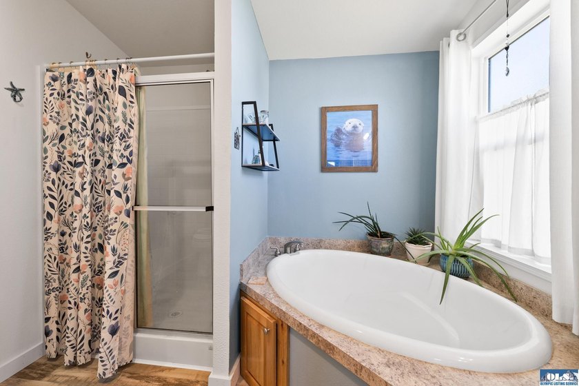 Welcome to this beautifully maintained 3-bedroom, 2-bath - photo 30