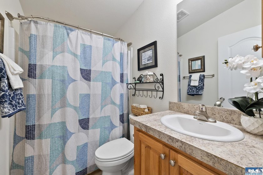 Welcome to this beautifully maintained 3-bedroom, 2-bath - photo 32