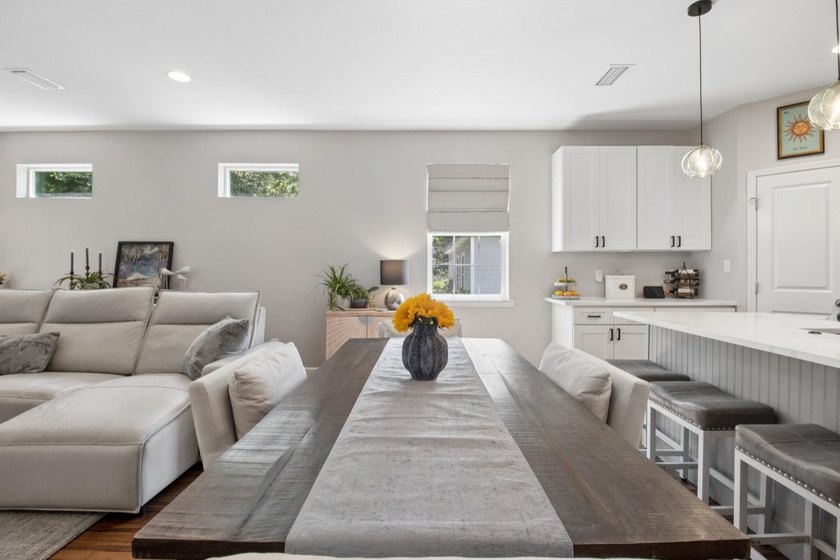 Welcome home to this beautifully maintained one-owner residence - photo 10
