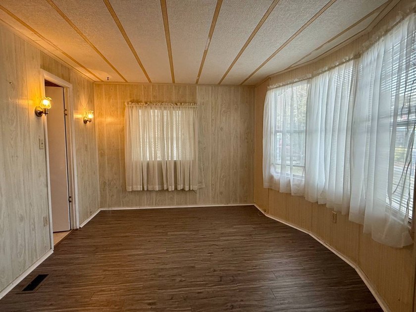HANDYMAN SPECIAL! SELLER MOTIVATED! 1980 2 Bed - 2 Bath FIXER - photo 11