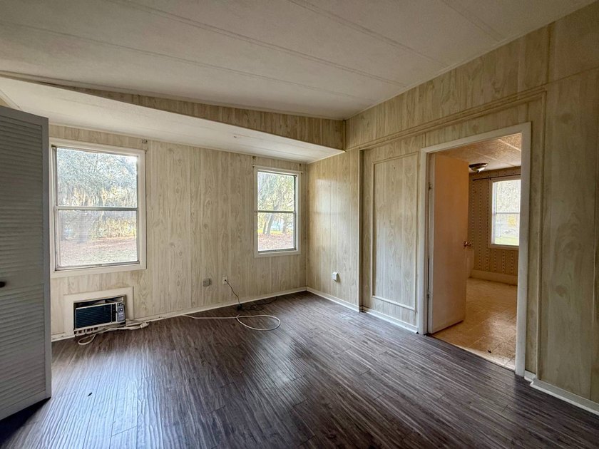 HANDYMAN SPECIAL! SELLER MOTIVATED! 1980 2 Bed - 2 Bath FIXER - photo 12