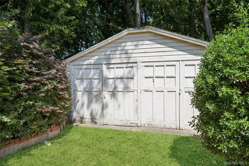 Welcome to this charming 2-bedroom, 1-bath In-Line Ranch - photo 13
