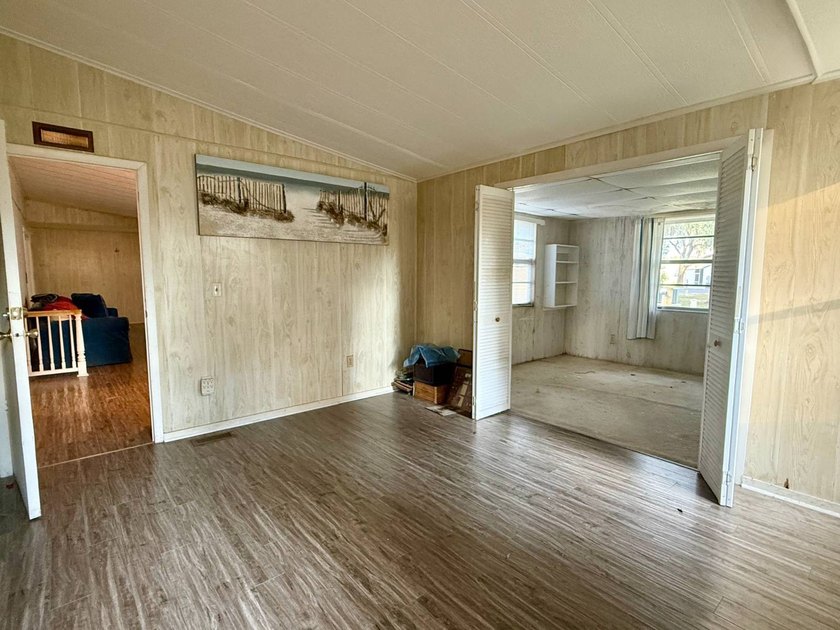 HANDYMAN SPECIAL! SELLER MOTIVATED! 1980 2 Bed - 2 Bath FIXER - photo 13