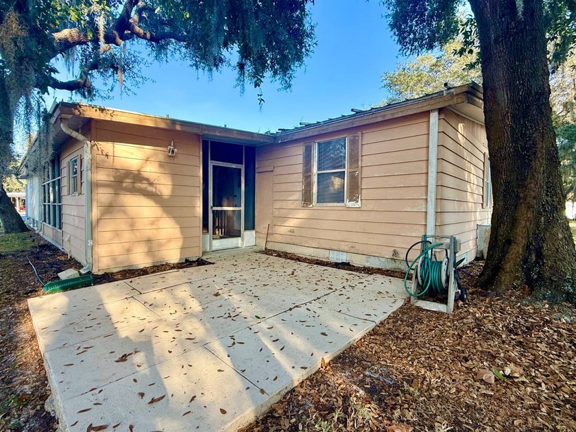 HANDYMAN SPECIAL! SELLER MOTIVATED! 1980 2 Bed - 2 Bath FIXER - photo 16