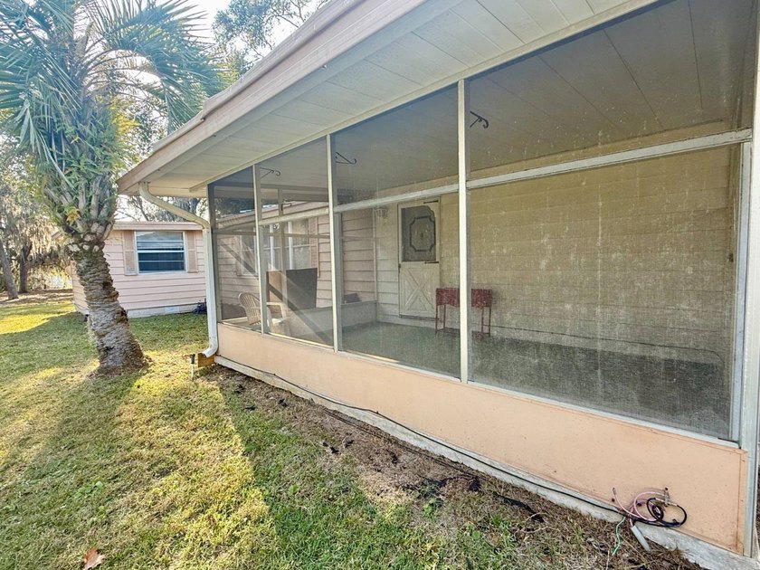 HANDYMAN SPECIAL! SELLER MOTIVATED! 1980 2 Bed - 2 Bath FIXER - photo 19