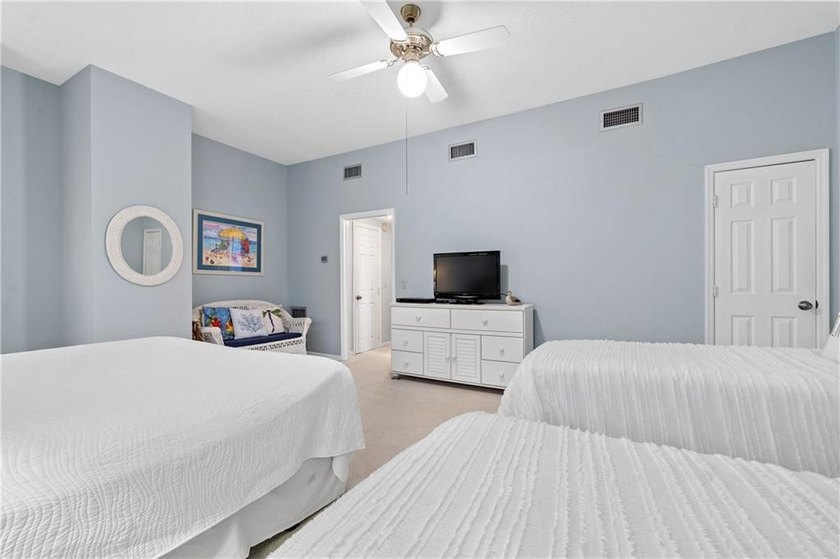 For Sale: Dune Breeze Townhome at 1528 Ocean Boulevard, St - photo 35