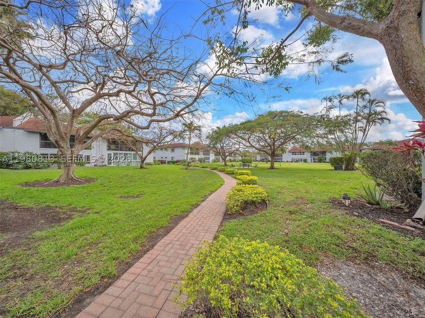 Come explore the Florida lifestyle in this active 55+ community - photo 40