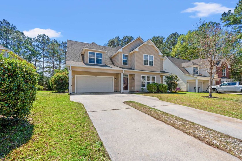 Welcome to this spacious and beautifully updated 5-bedroom, 3 - photo 3