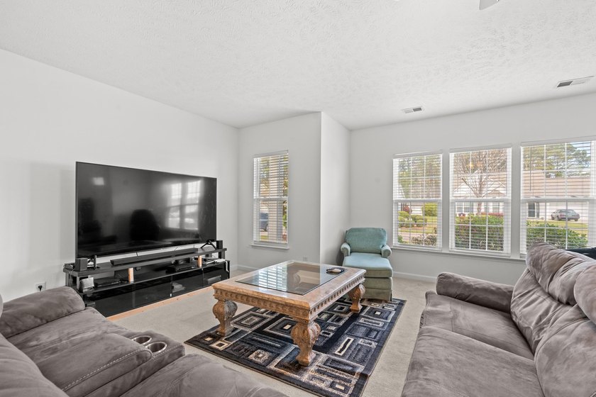 Welcome to this spacious and beautifully updated 5-bedroom, 3 - photo 9