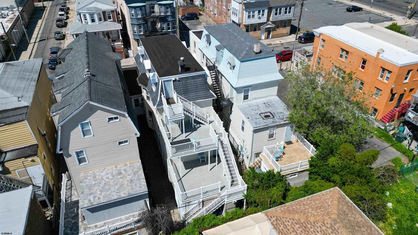 Investor Alert!!!! Prime investment opportunity for a rooming - photo 3