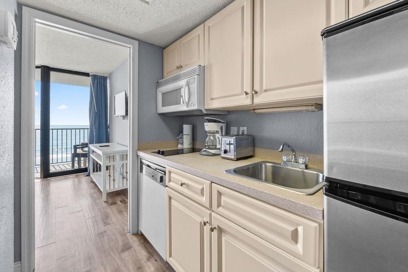 Wake up to the sound of the waves and step into the coastal - photo 4