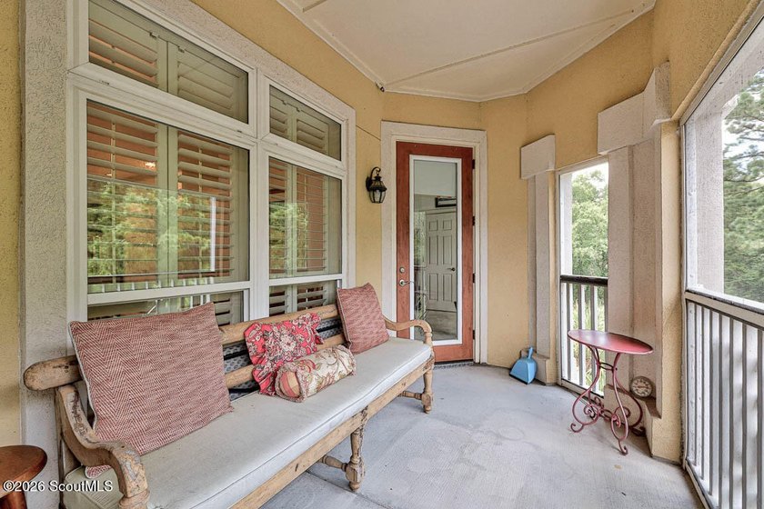 A rare opportunity to own a top-floor, rear corner residence in - photo 21