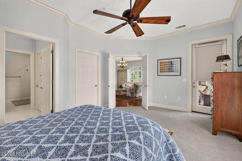 A rare opportunity to own a top-floor, rear corner residence in - photo 23