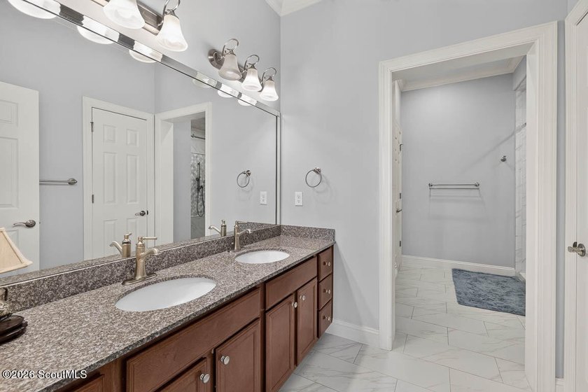 A rare opportunity to own a top-floor, rear corner residence in - photo 26