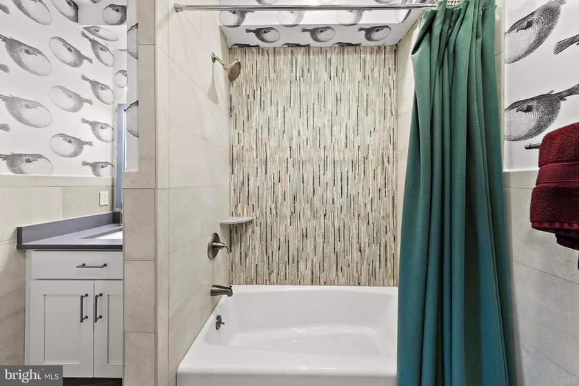 Welcome to this beautifully appointed three-bedroom condominium - photo 31
