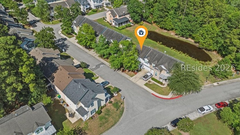 Welcome to 4 Blue Haw Ct in Bluffton! This charming 3 bed, 2.5 - photo 2