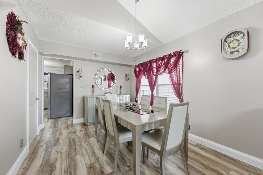 Beautifully updated throughout and move in ready! Open &amp; - photo 12