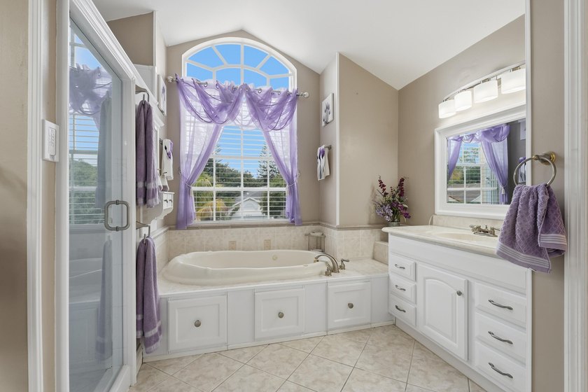 Beautifully updated throughout and move in ready! Open &amp; - photo 14