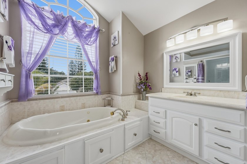 Beautifully updated throughout and move in ready! Open &amp; - photo 15