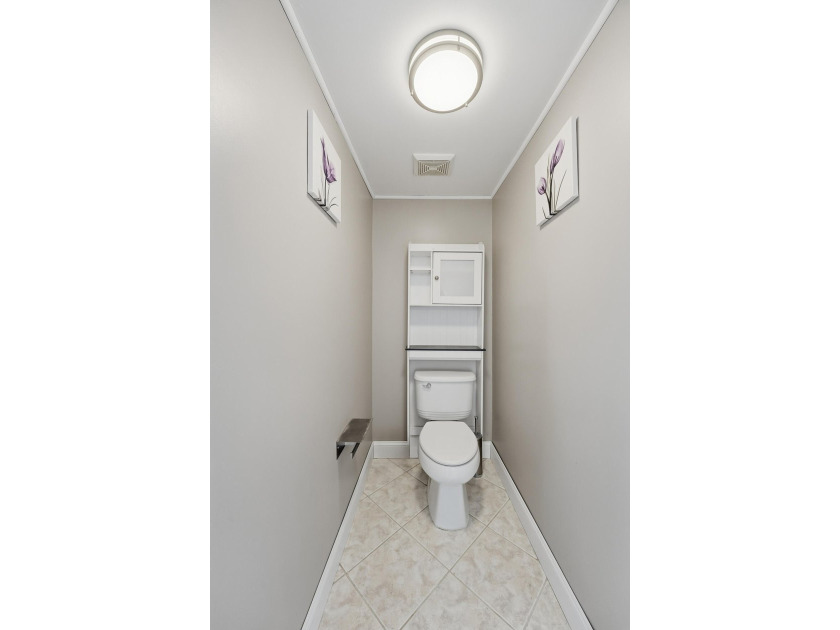 Beautifully updated throughout and move in ready! Open &amp; - photo 16