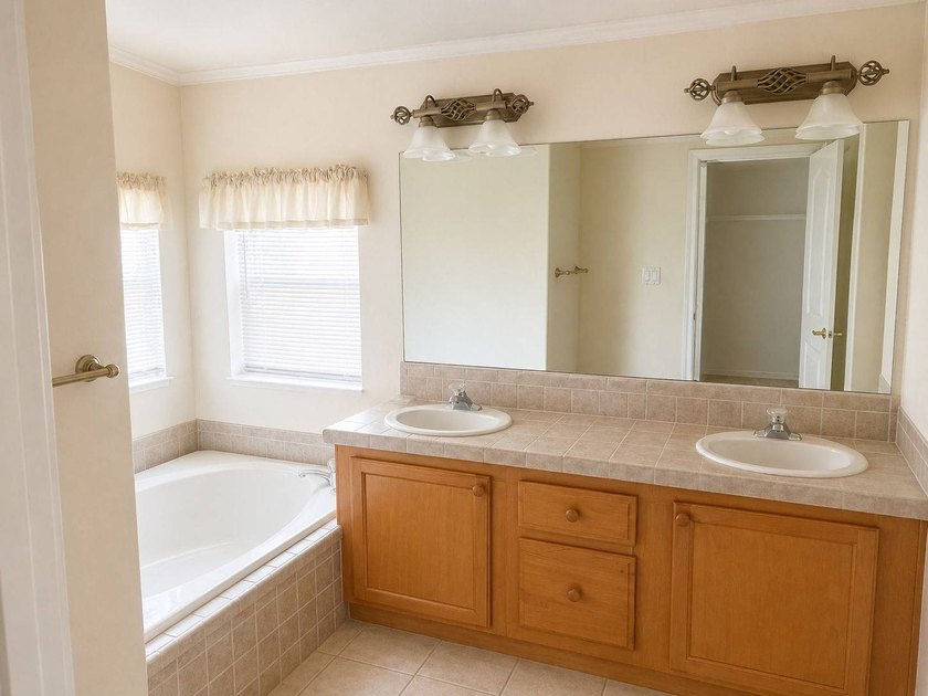 REDUCED! Resort style living in 55 plus golf gated community - photo 17