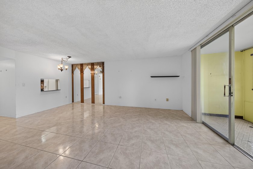 Desirable first-floor end unit in Sunrise Lakes Phase One! This - photo 20